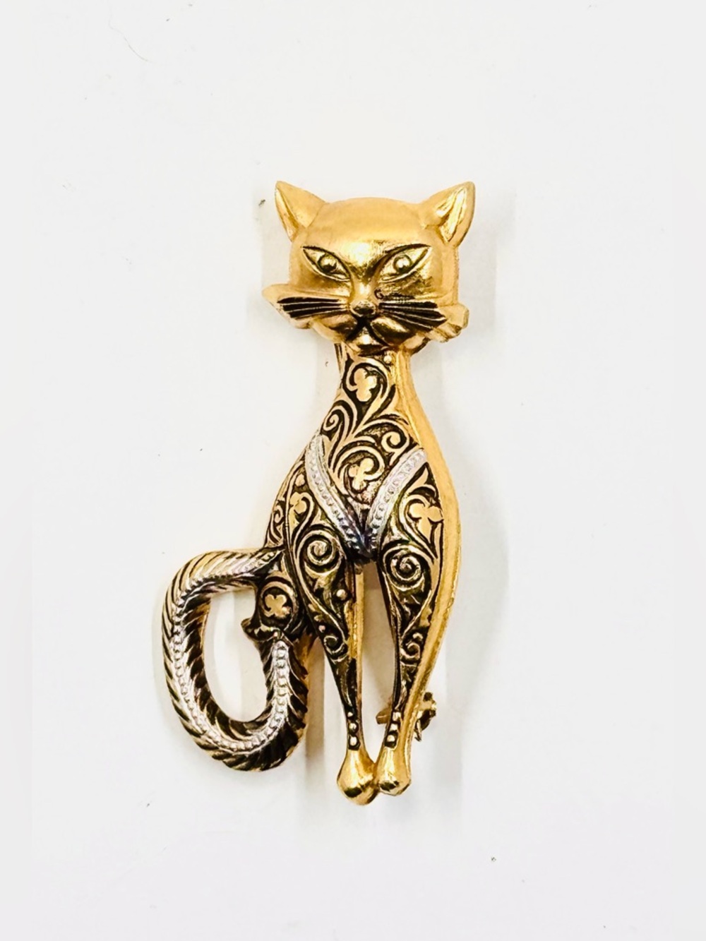 Vintage Damascene Gold Tone Filagree Cat Brooch Stamped Spain 2”X 1”